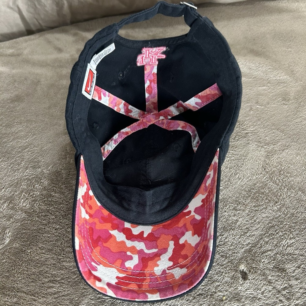 University of Kentucky Nike "UK" Baseball Cap – Black & Pink Camo Detail - Picture 3 of 7